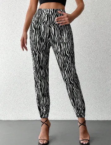 Pantaloni SHEIN, alb/negru
