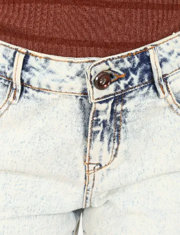 Pantaloni scurti Bershka, albastru deschis