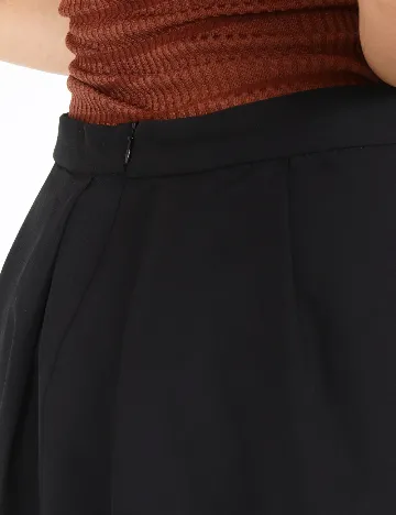 Fusta Bershka, negru