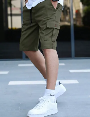 Pantaloni scurti SHEIN, verde