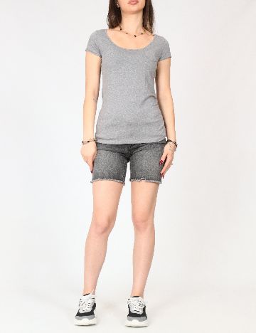 Pantaloni scurti Vero Moda, gri inchis