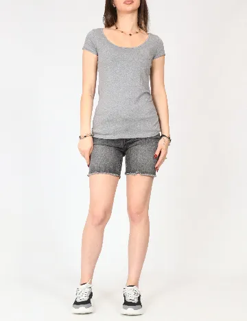 Pantaloni scurti Vero Moda, gri inchis