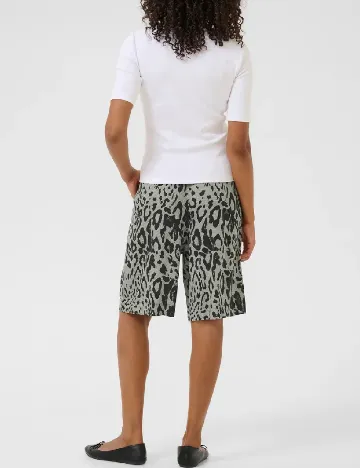 Pantaloni scurti Kaffe, gri