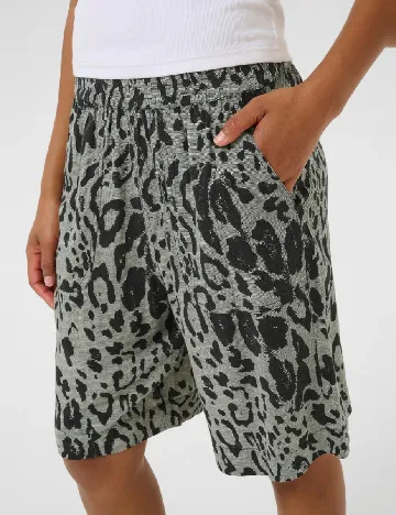 Pantaloni scurti Kaffe, gri