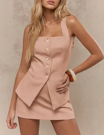 Compleu Missguided, piersica