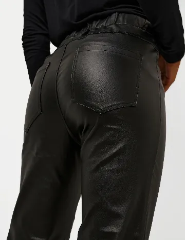 Pantaloni imitatie de piele Kaffe, negru