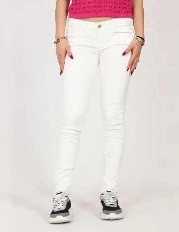 Blugi Bershka, alb