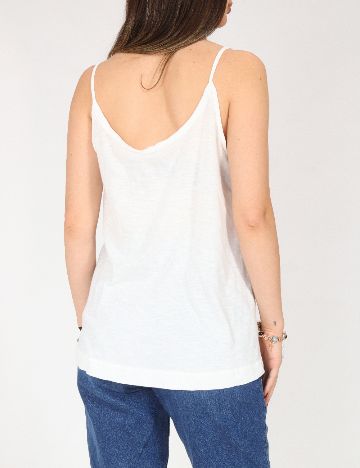 Maiou Zara, alb