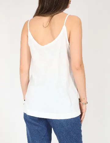 Maiou Zara, alb