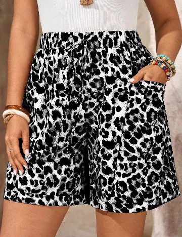 Pantaloni scurti SHEIN CURVE, animal print