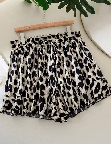 Pantaloni scurti SHEIN CURVE, animal print
