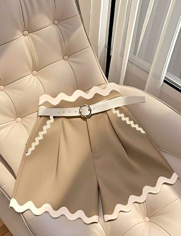 Pantaloni scurti SHEIN, bej