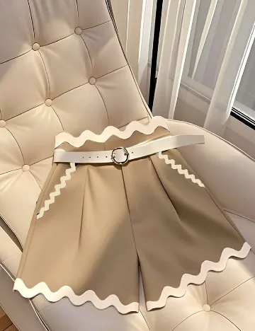 Pantaloni scurti SHEIN, bej