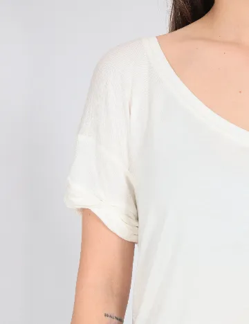 Tricou Bershka, crem