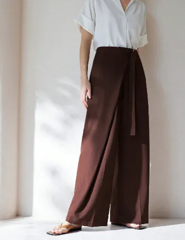 Pantaloni Aveloria, maro