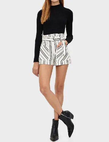 Pantaloni scurti Bershka, ecru
