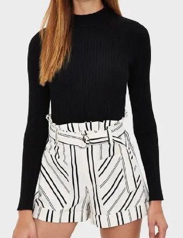 Pantaloni scurti Bershka, ecru