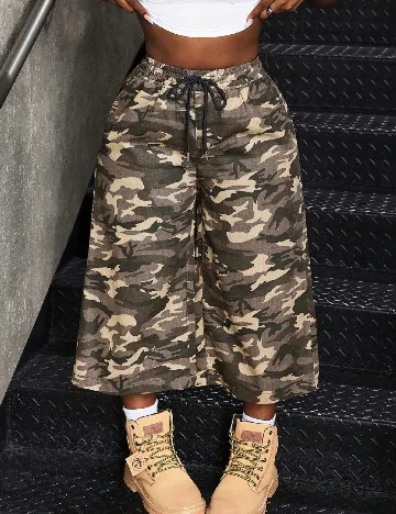 Pantaloni trei sferturi SHEIN, army