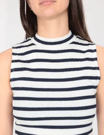 Top Bershka, alb/bleumarin