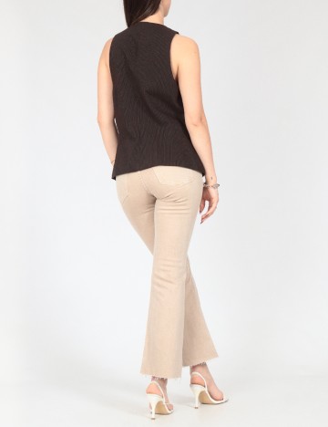 Vesta Bershka, maro