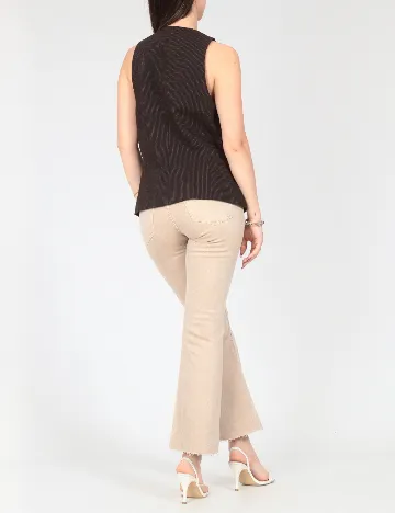 Vesta Bershka, maro