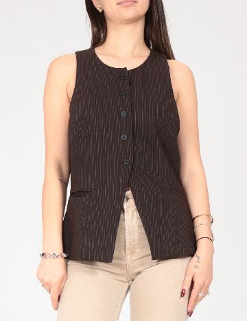 Vesta Bershka, maro