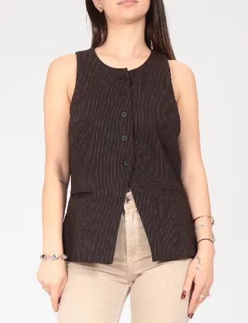 Vesta Bershka, maro