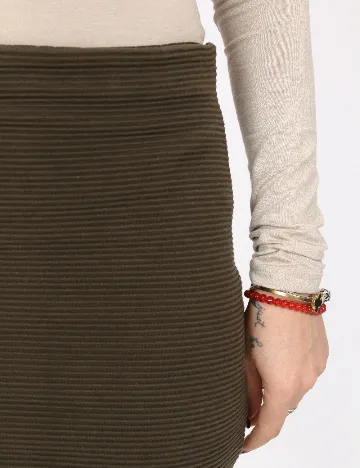 Fusta Bershka, verde