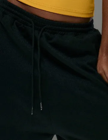 Pantaloni trei sferturi Musera, negru