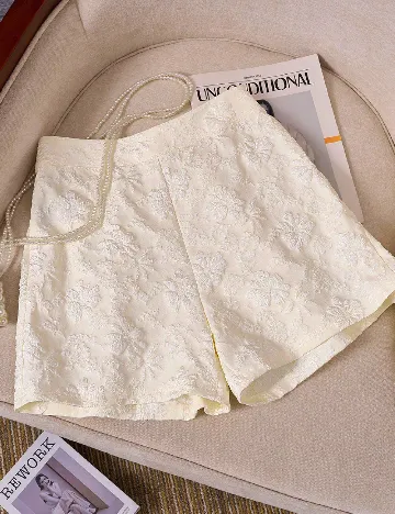 Pantaloni scurti SHEIN, crem