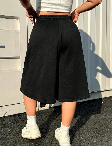Pantaloni scurti SHEIN CURVE, negru