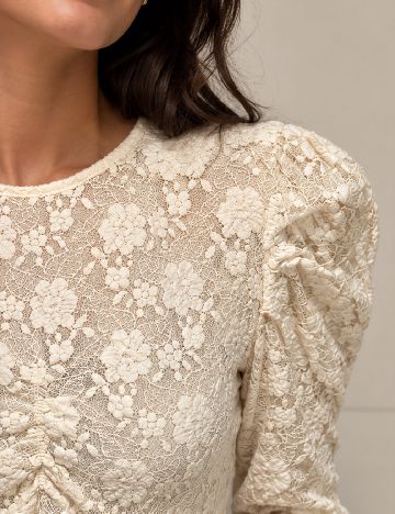 Top Bershka, ecru