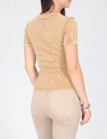 Tricou Zara, maro