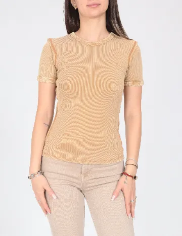 Tricou Zara, maro