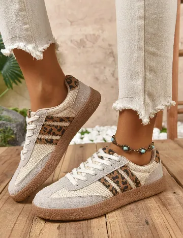 Adidasi SHEIN, mix culori