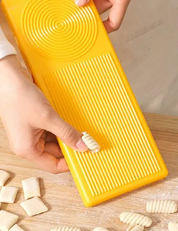 Instrument multifuncțional pentru paste si tăiței SHEIN, galben