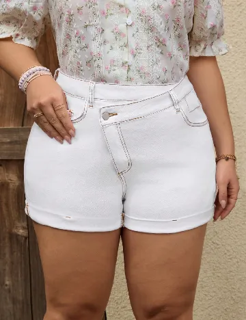 Pantaloni scurti SHEIN CURVE, alb