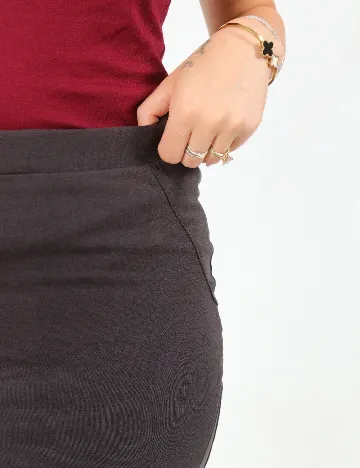 Fusta Bershka, gri inchis