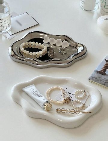 Set tavite decorative 2 bucati SHEIN, alb