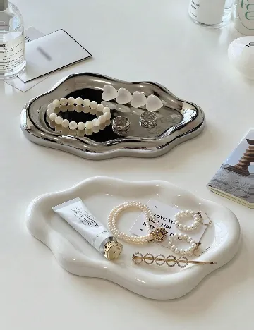 Set tavite decorative 2 bucati SHEIN, alb