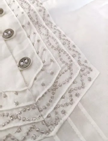 Maiou Zara, alb