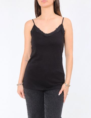 Maiou Zara, negru