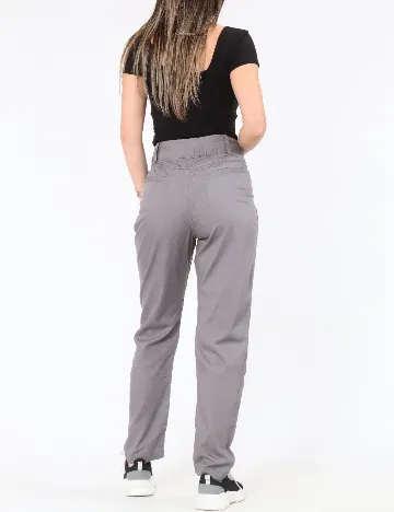 Pantaloni Bershka, gri