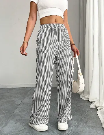 Pantaloni SHEIN, gri/alb