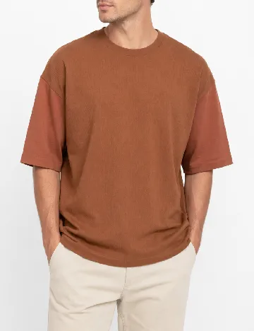 Tricou Zara, maro