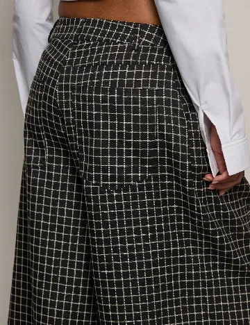 Pantaloni trei sferturi SHEIN, negru