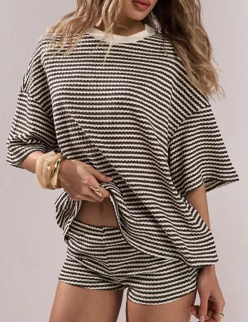 Tricou SHEIN, maro