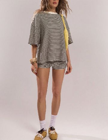 Tricou SHEIN, maro