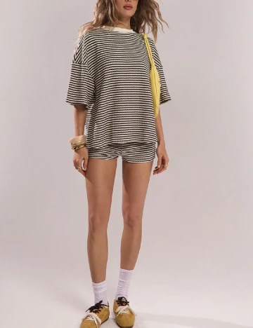 Tricou SHEIN, maro