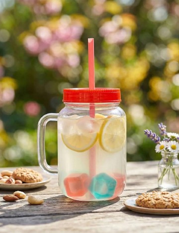 Cana din plastic cu pai, 550 ml A.I.&E., rosu